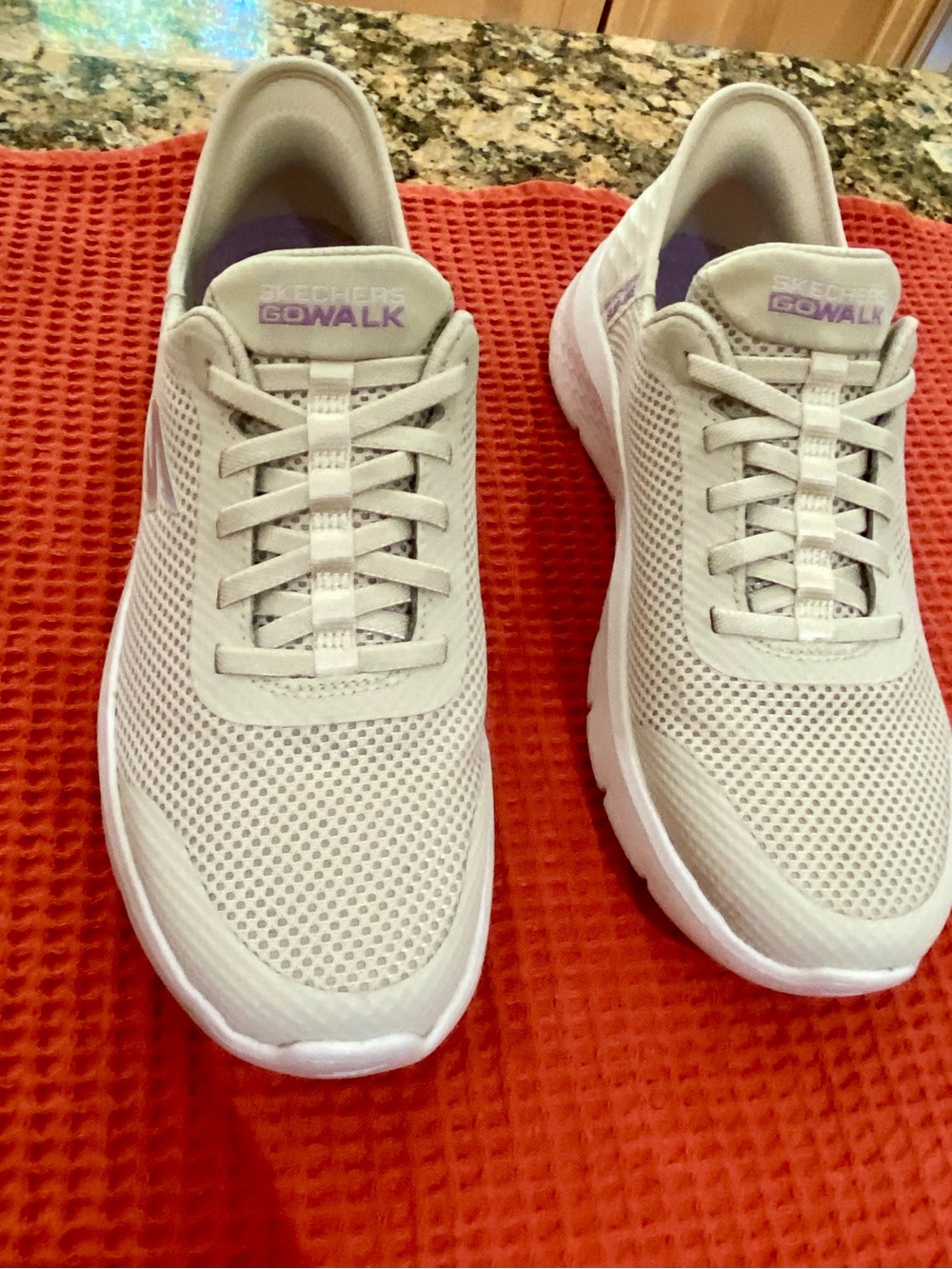 Skechers Women’s GOwalk Mesh Slip-On Sneakers  EUC 7.5 N